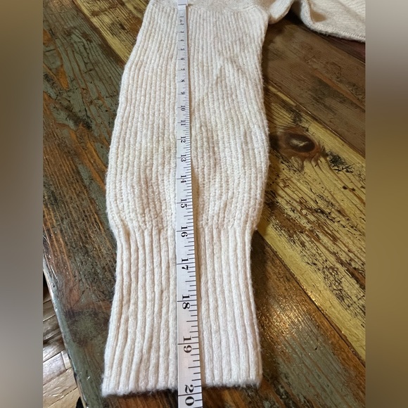 Knitted Off-White Sweater - Picture 4 of 8